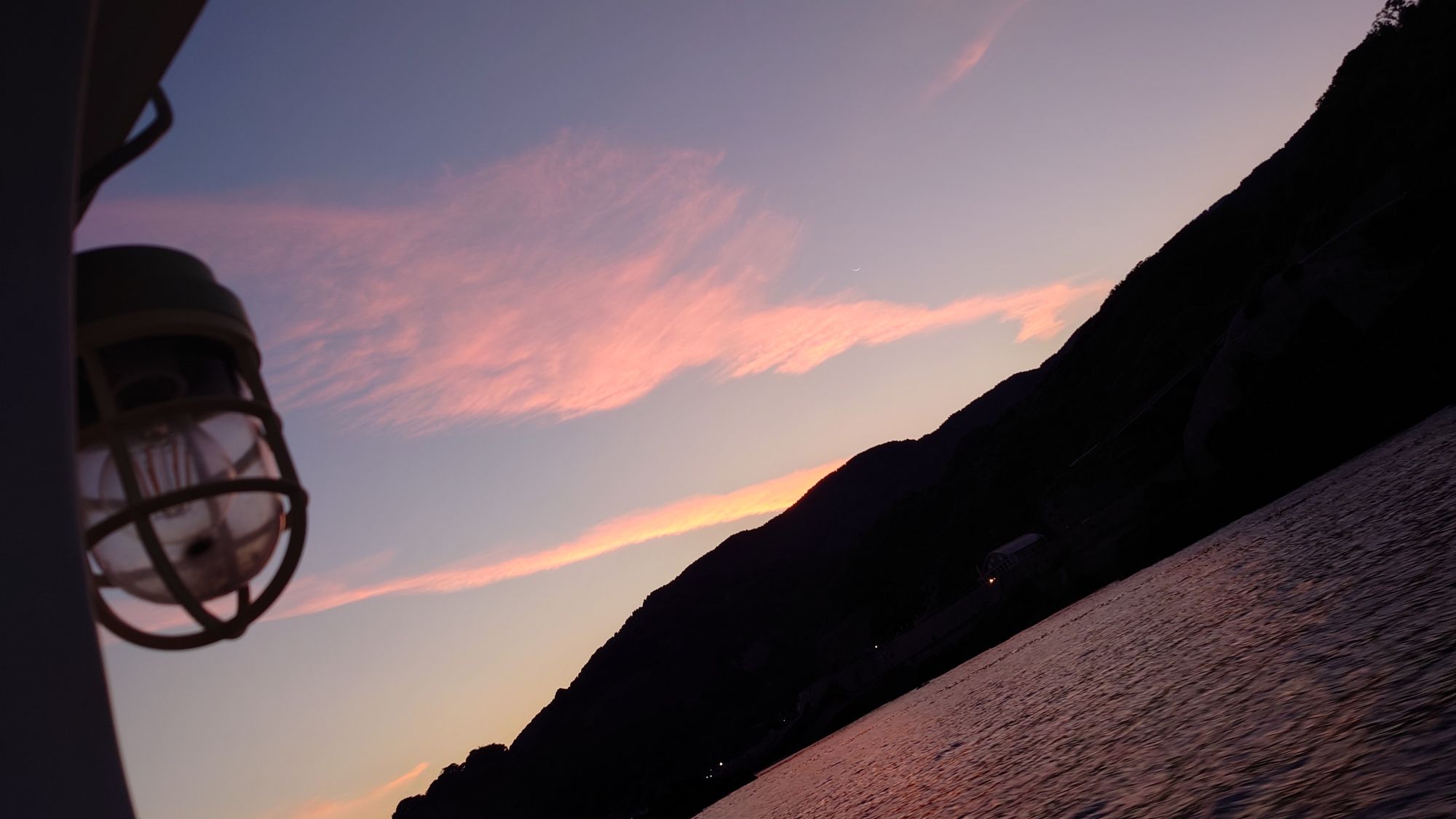 朝の空